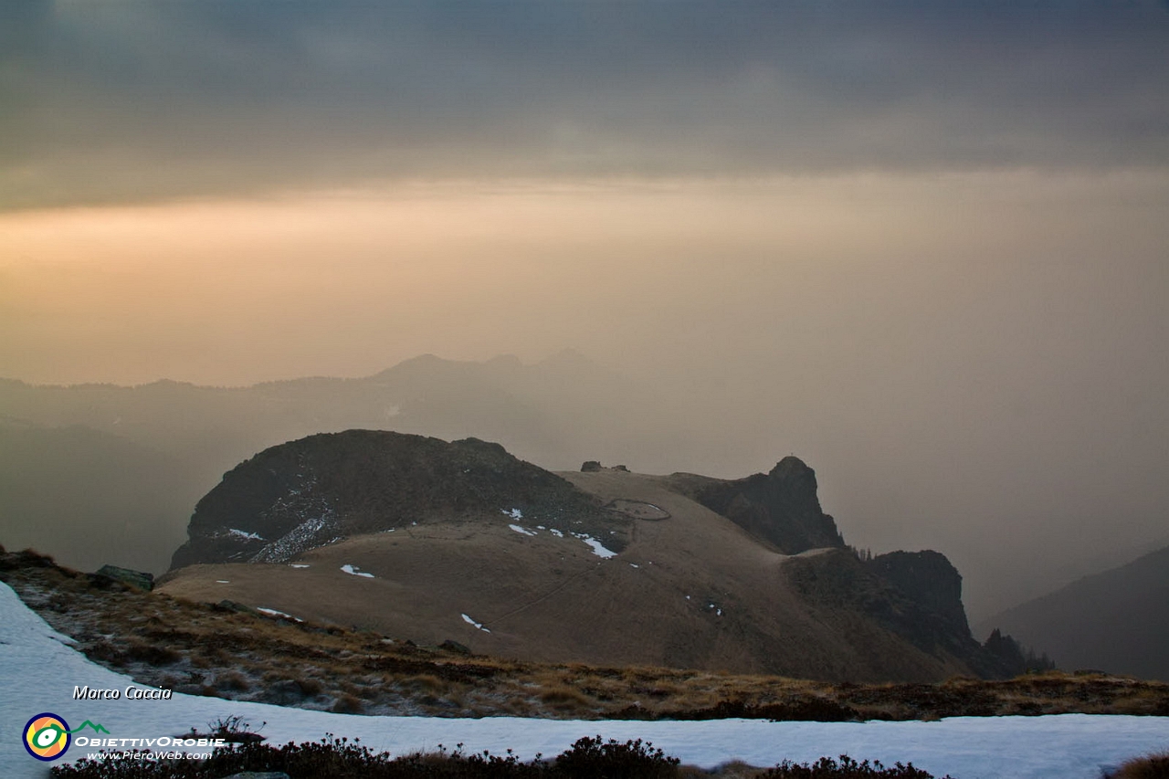 18_verso valle...la foschia.JPG